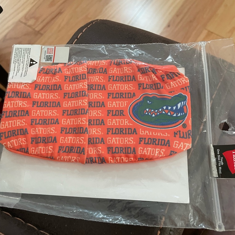 Brand new Hanes University Of Florida Gators Sports Face Mask